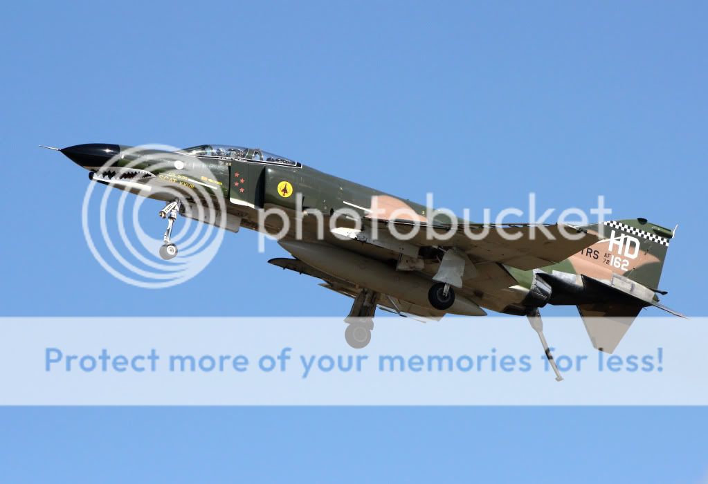 IMAGE: http://i1046.photobucket.com/albums/b466/EarthonFirePhotography/New%20edits/IMG_2981.jpg