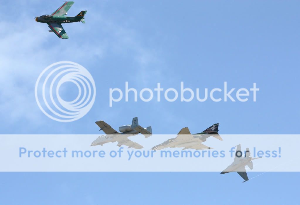 IMAGE: http://i1046.photobucket.com/albums/b466/EarthonFirePhotography/New%20edits/IMG_3082.jpg